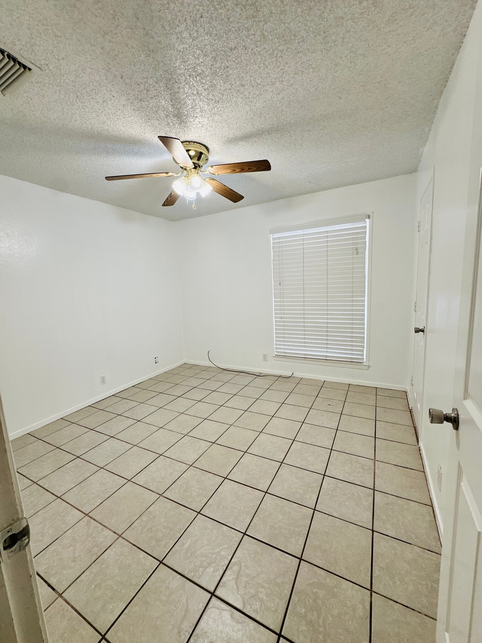 Building Photo - 503 Parkwood Dr