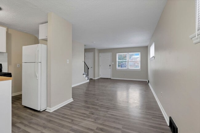 Building Photo - 898-900 Racine Ave