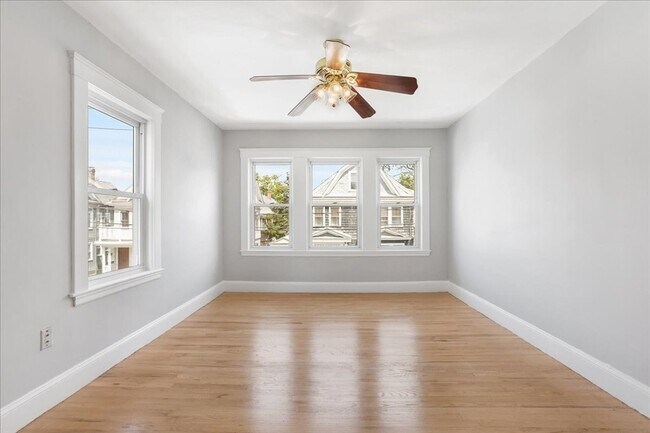 Building Photo - 16 Glenrose Rd