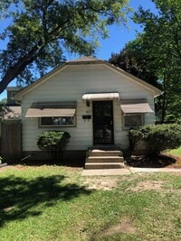 Building Photo - Single Family House with private backyard Available NOW