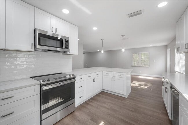 Building Photo - 6901 S Fitzgerald St