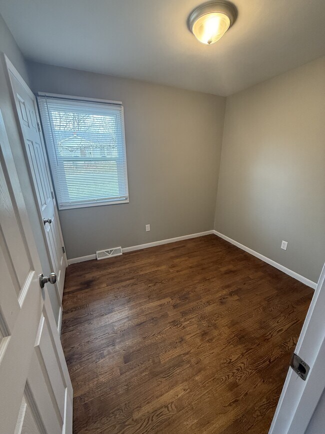 Building Photo - 732 E Culton St