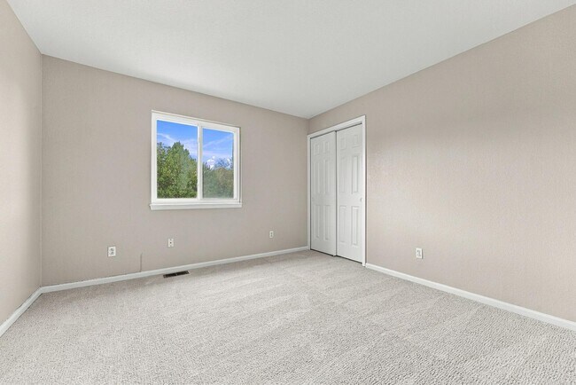 Building Photo - 18602 E Chenango Pl