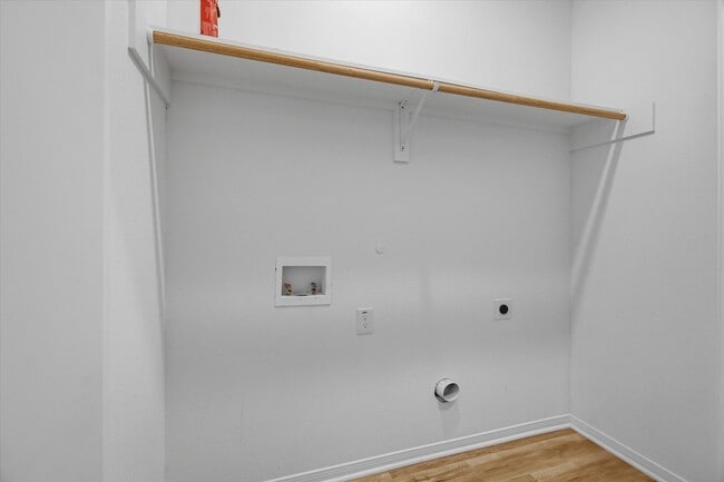 Building Photo - 205 N Bay