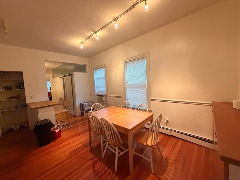 Building Photo - 106 Pleasant St