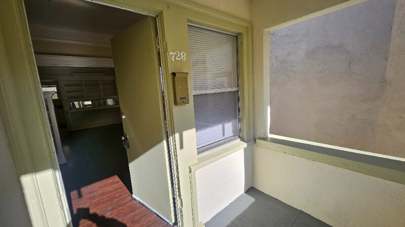 Building Photo - 728 S Carondelet St