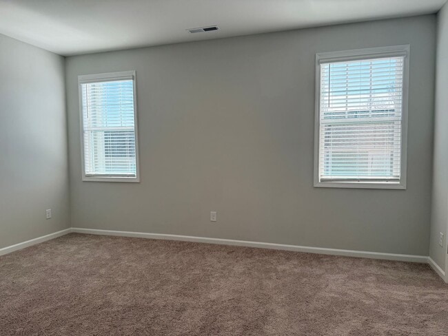 Building Photo - AMAZING Residence, Near Educational Facilities, With Wonderful Amenities!