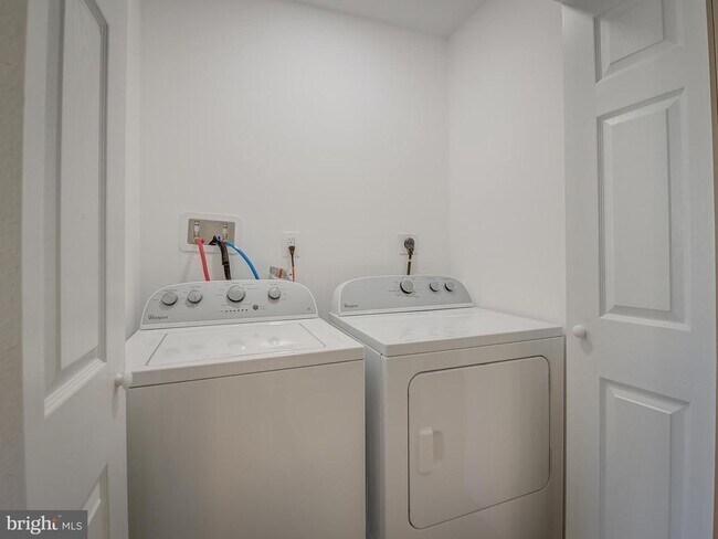 Building Photo - 6812 Landor Ln