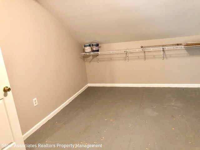 Building Photo - 151 Hickory Ln
