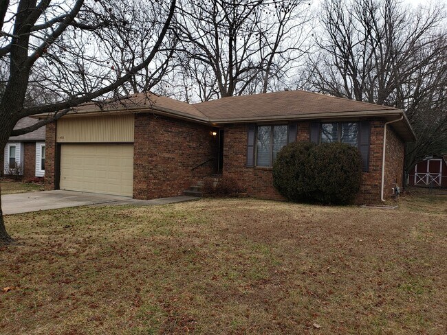 Building Photo - Great South East Location....E. Sunshine & Oak Grove Area