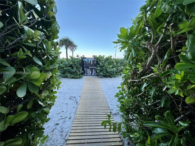 Building Photo - 5415 Collins Ave