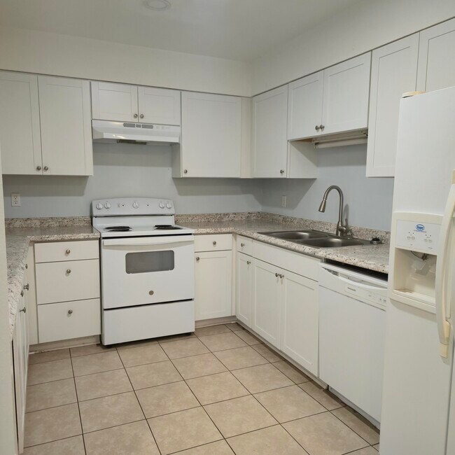 Building Photo - 348 Woodham Ct