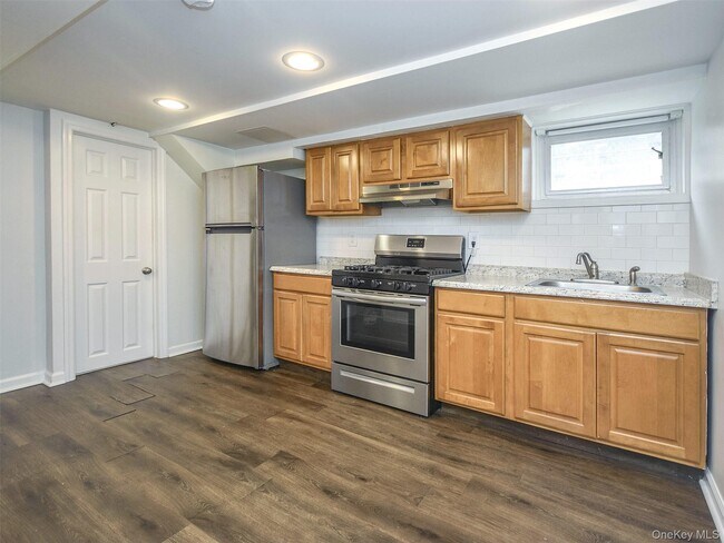 Building Photo - 3 Pequot Ave