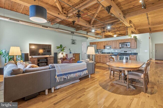 Building Photo - 2551 Trenton Ave