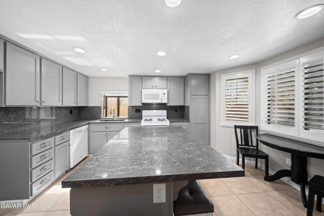 Building Photo - 43007 Pearlwood Dr
