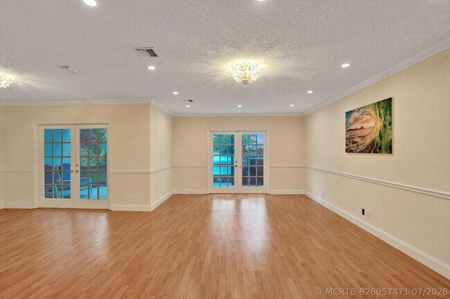 Building Photo - 635 Northshore Dr