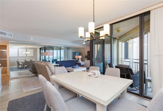 Building Photo - 5729 Del Sol Blvd