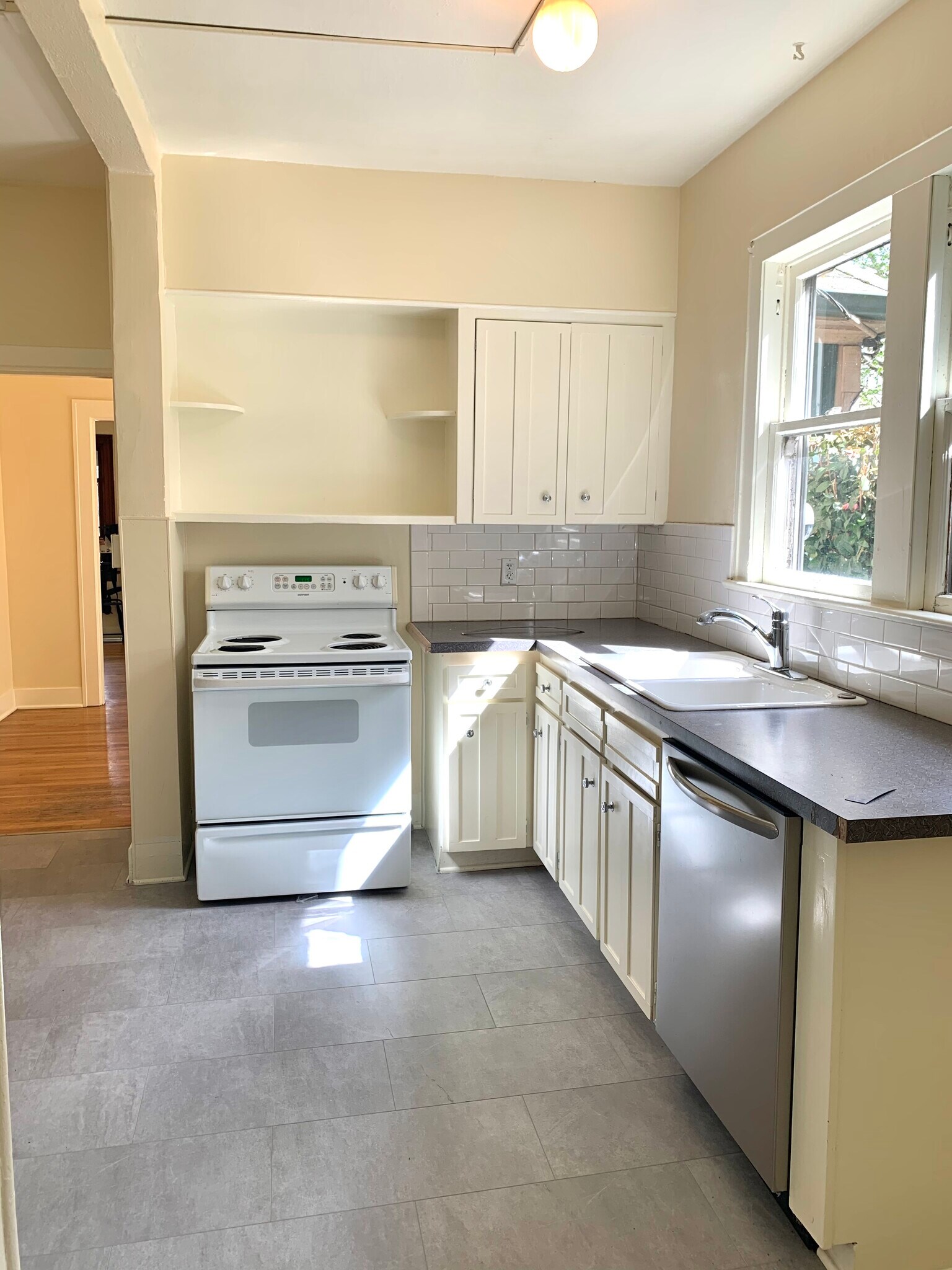 Building Photo - 4207 N Albina Ave