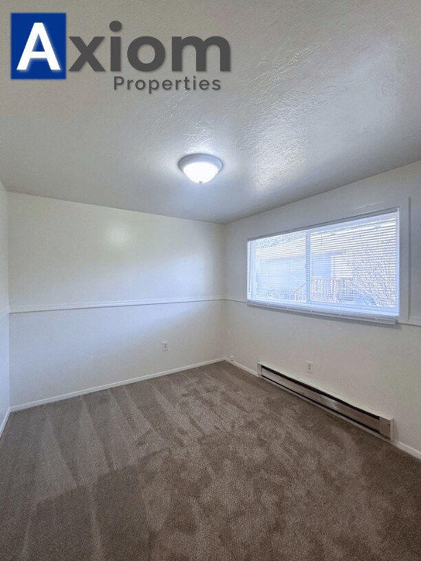 Building Photo - 547 Poole Ave