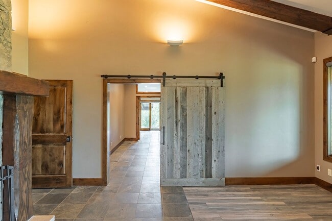 Building Photo - Ranch home in Kamas