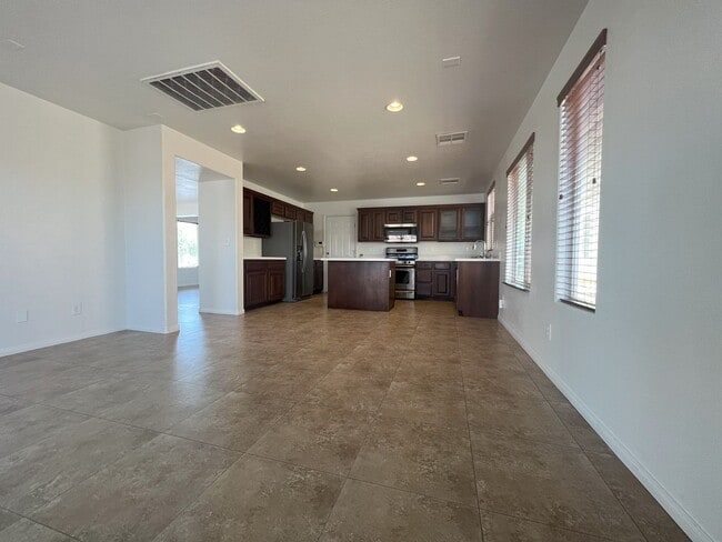 Building Photo - 3 bedroom 2 bath home