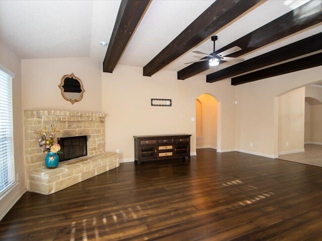 Building Photo - 26618 Camden Chase