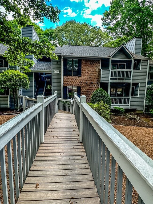 Building Photo - 2 bed/2 bath condo in great Roswell location