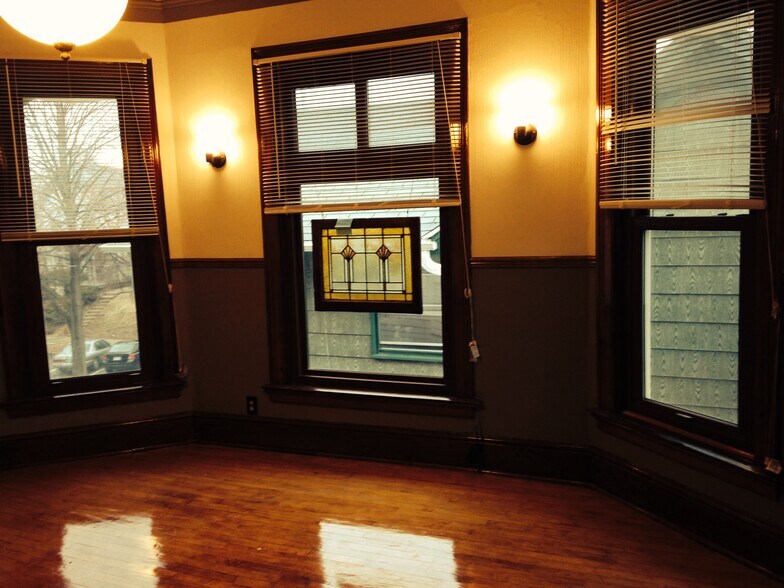 Building Photo - 1756 N Astor St