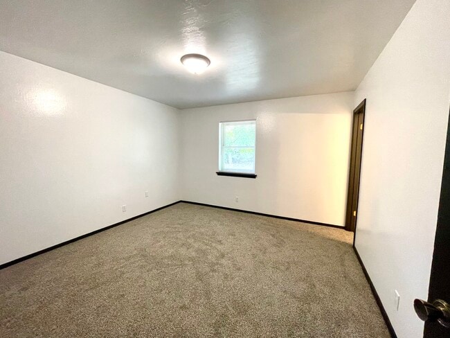Building Photo - 409 Stansbury St