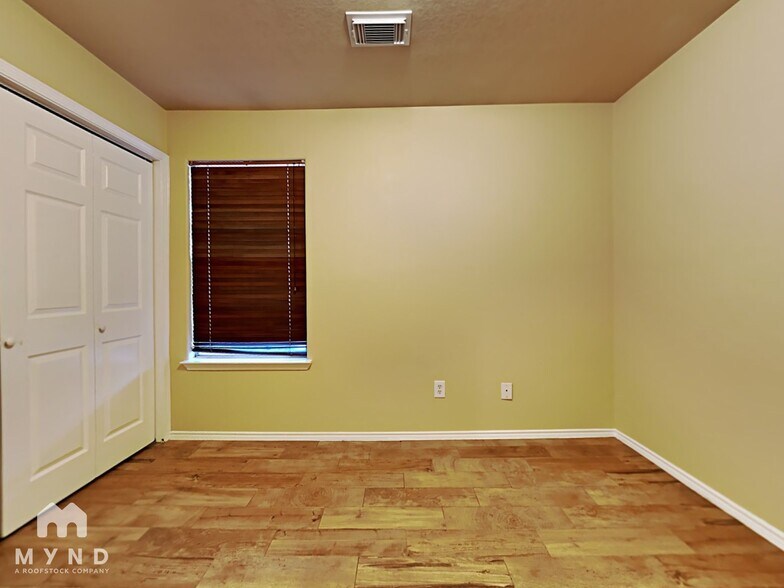 Building Photo - 635 Ashlen Dr