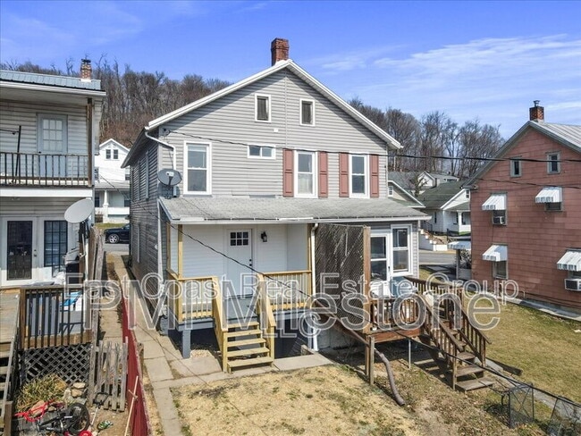 Building Photo - 16 Woods Ln