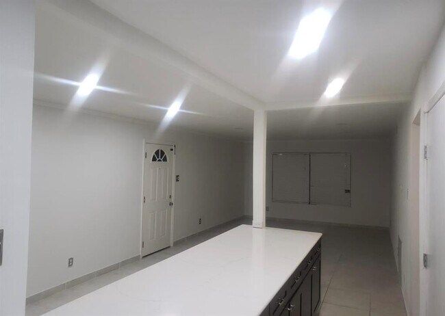 Building Photo - 7900 Westheimer Rd