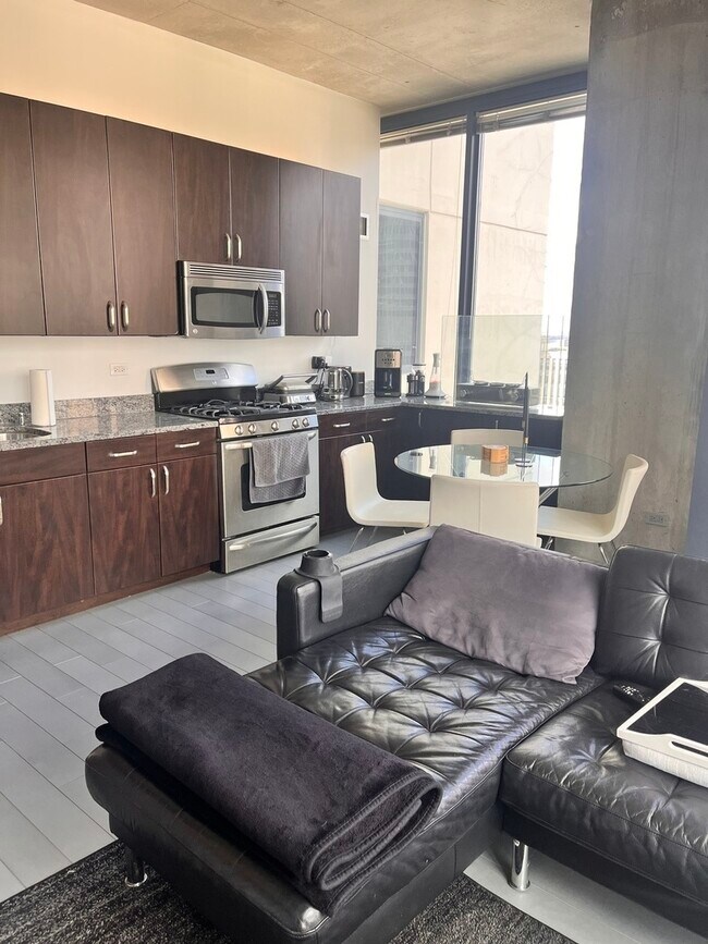 Building Photo - 235 W Van Buren St