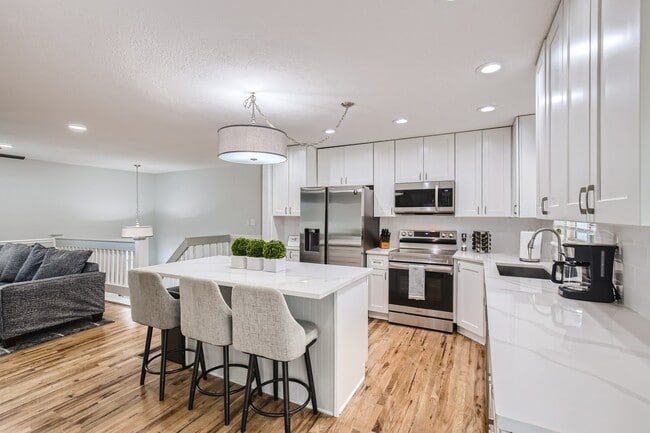 Primary Photo - 660 W 79th Pl