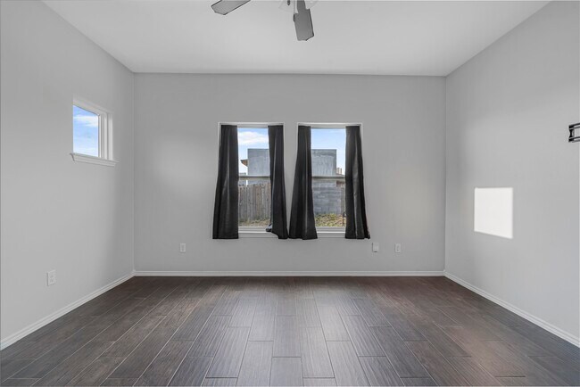 Building Photo - 1616 Tesis Drive
