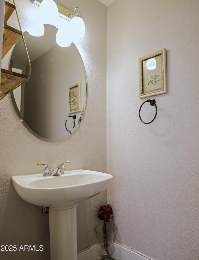 Building Photo - 1950 W Park Pl