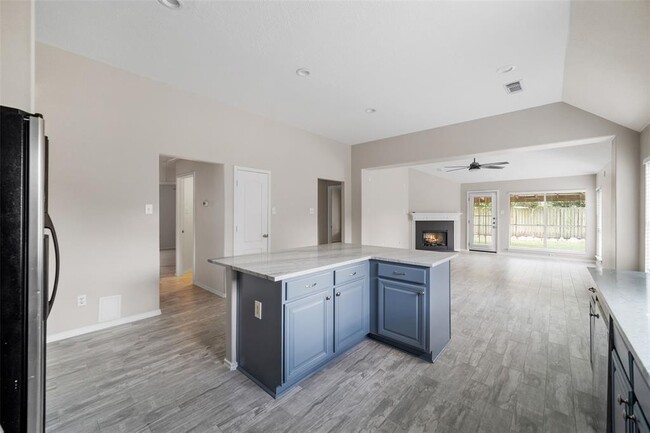 Building Photo - 9847 Willow Crossing Dr