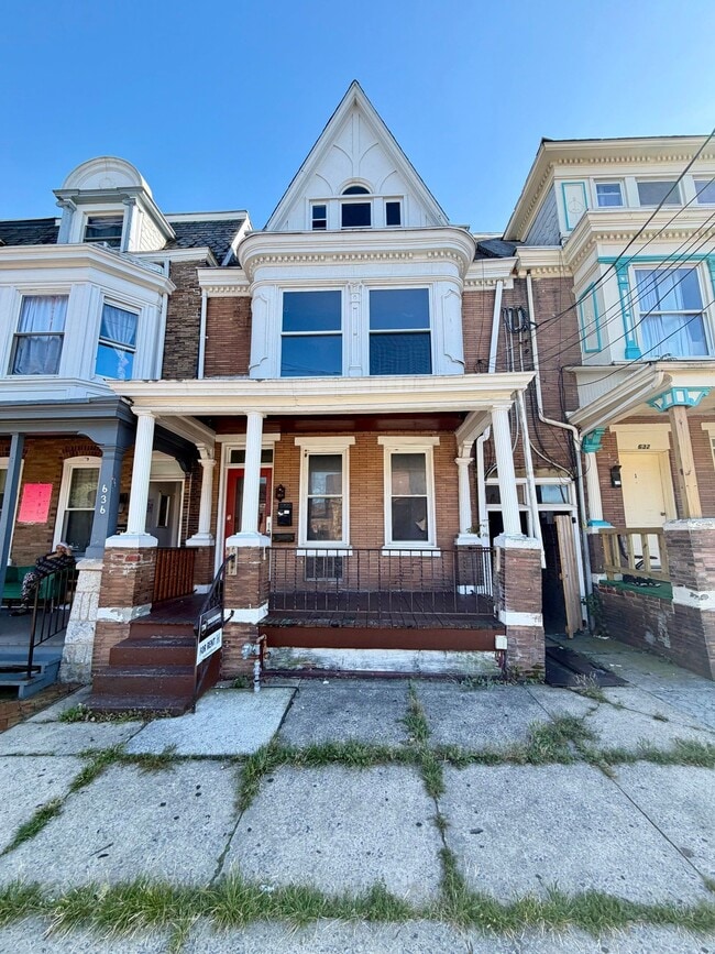 Building Photo - 634 E King St