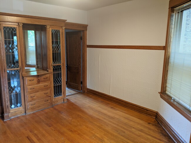 Dining Room and Built-in - 3733 N Greenview Ave