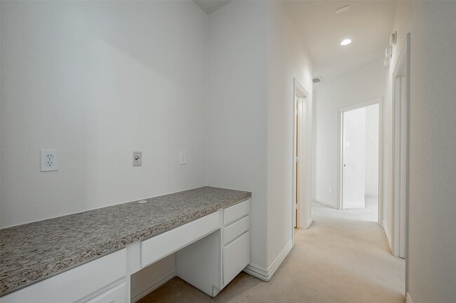 Building Photo - 14 Pomerelle Pl