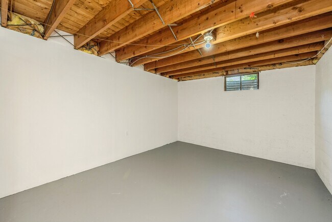 Building Photo - 319 N Lord Ave