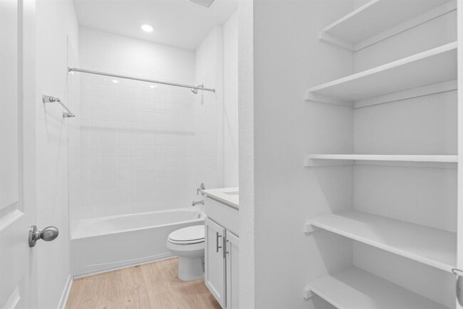 Building Photo - 305 Brooks Ranch Dr