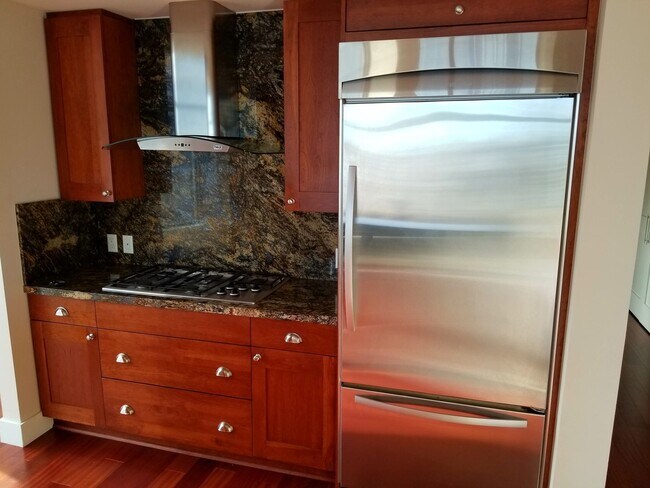 Building Photo - Electra! Spectacular Water and City views 28th floor 2bd 2ba NorthEast Corner