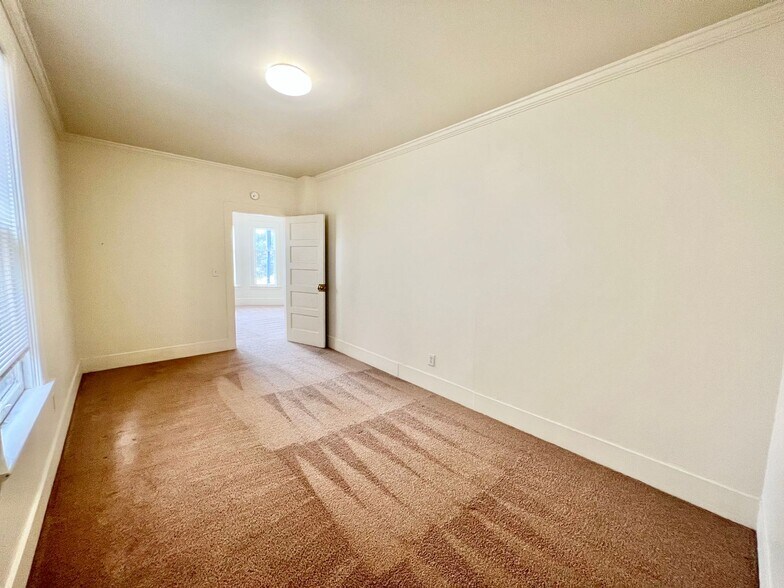 Building Photo - 2058 14th Ave W