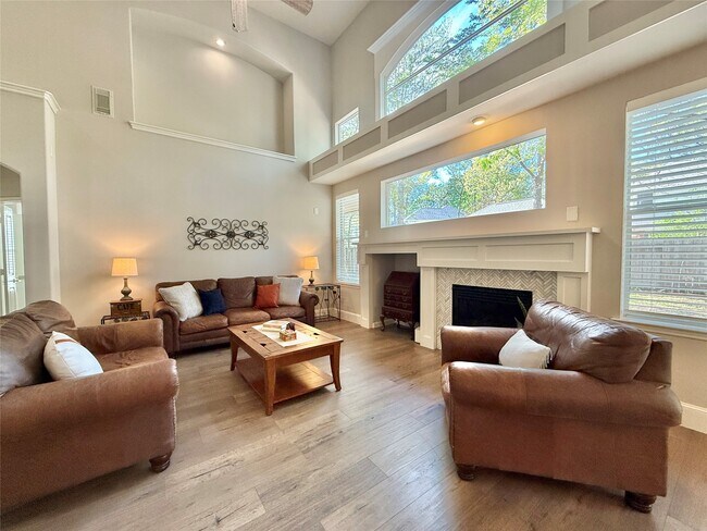 Building Photo - 251 N Maple Glade Cir