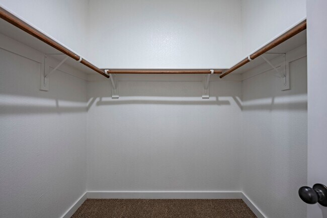 Building Photo - 709 Blackland dr