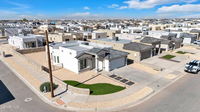 Building Photo - 805 P.º Tranquilo Pl