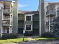 Building Photo - 979 Stewarts Creek Dr