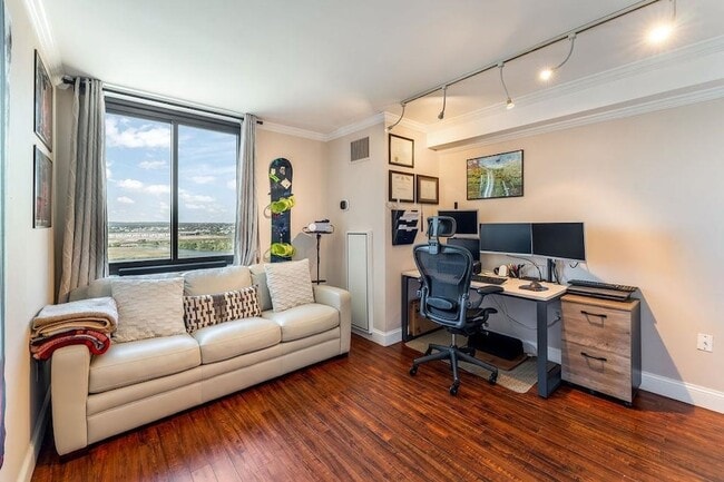 Building Photo - 2110 Harmon Cove Tower