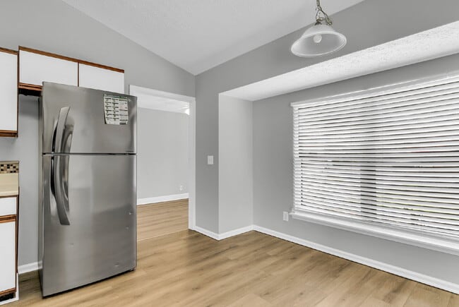 Building Photo - Location, Space and convenience at this adorable home.